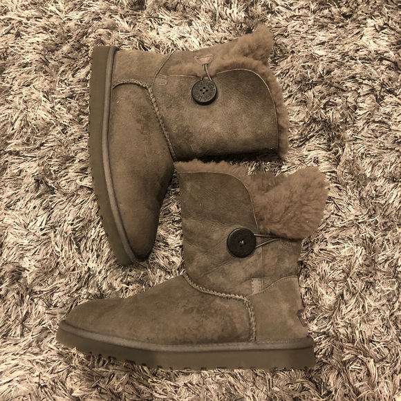 uggs - Picture 3 of 5